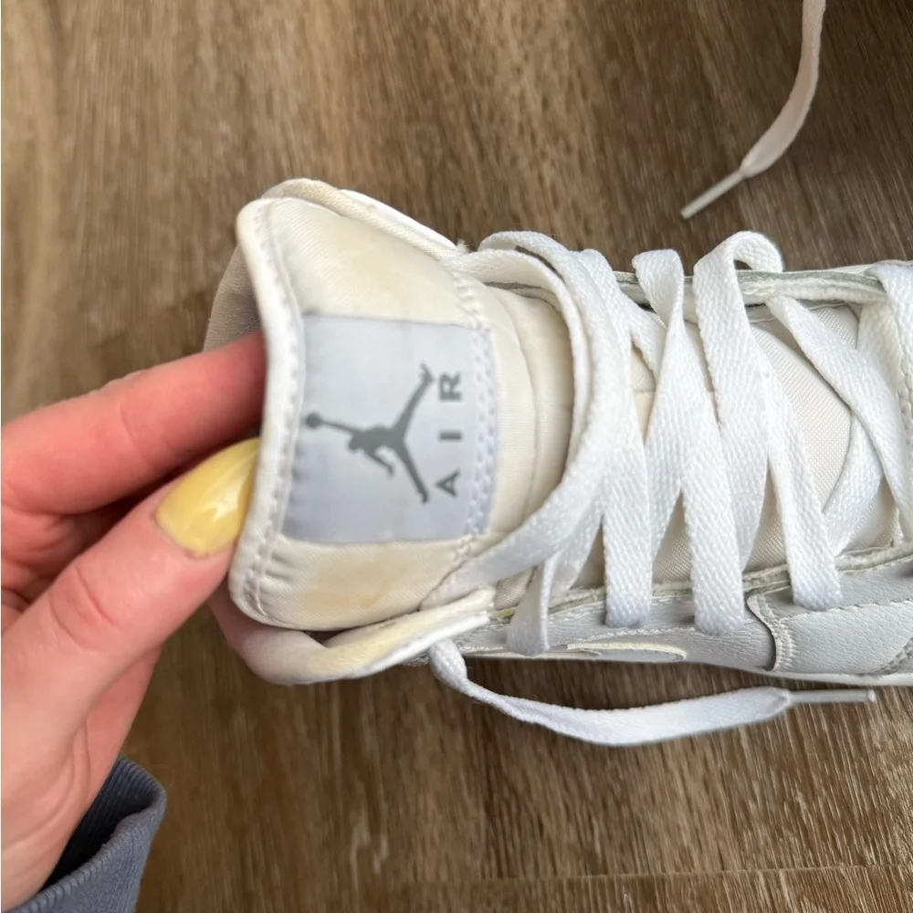 Kids Jordan 1 Mid Sneakers